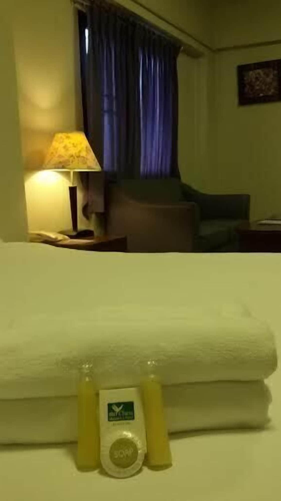 The Canal Hotel Bangkok Extérieur photo