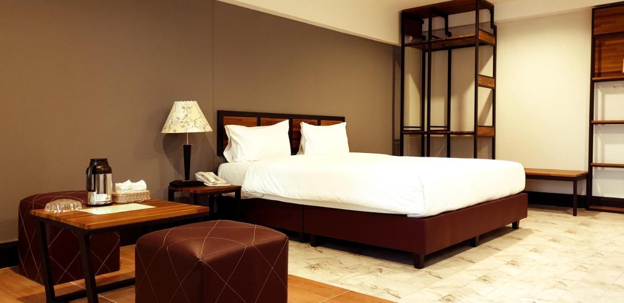 The Canal Hotel Bangkok Extérieur photo
